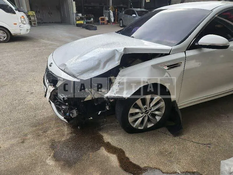 Photo 2 of 13: 2017 Kia K5, VIN KNAGU411BHA153928 — Korean insurance auction