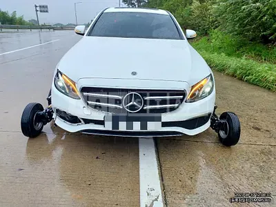 Photo 1 of 12: 2019 Mercedes-Benz E 250, VIN WDDZF4FBXLA737782 — Korean insurance auction