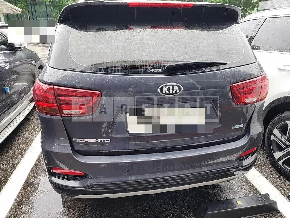 Photo 2 of 10: 2017 Kia Sorento, VIN KNAPH81BBJA406865 — Korean insurance auction