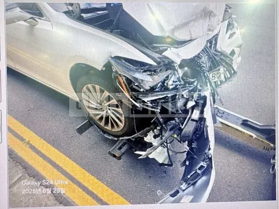 Photo 2 of 5: 2023 Lexus ES300h — Korean insurance auction