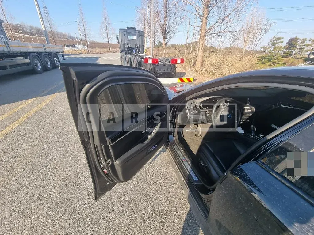 Photo 2 of 15: 2016 BMW 520d xDrive, VIN WBA5E7106GG564068 — Korean insurance auction
