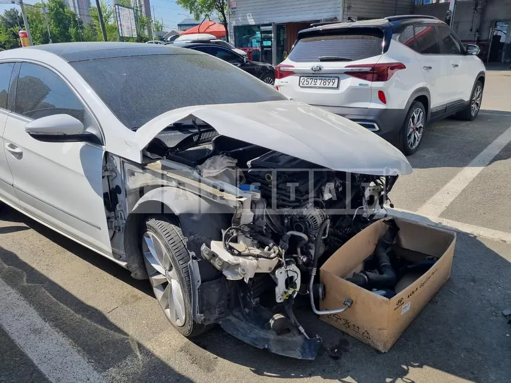 Photo 2 of 17: 2014 Volkswagen CC 2.0 TSI, VIN WVWZZZ3CZFE808433 — Korean insurance auction