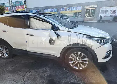 Photo 1 of 10: 2018 Hyundai Santa Fe, VIN KMHSW81UBJU833042 — Korean insurance auction