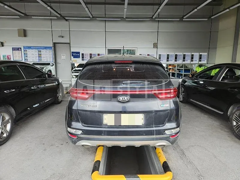 Photo 2 of 15: 2019 Kia Sportage, VIN KNAPL812GKK627560 — Korean insurance auction