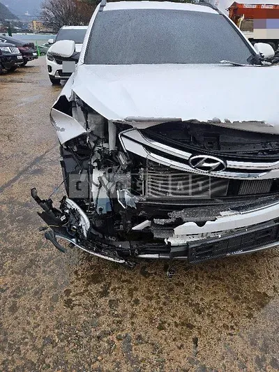 Photo 1 of 2: 2015 Hyundai Santa Fe DM — Korean insurance auction
