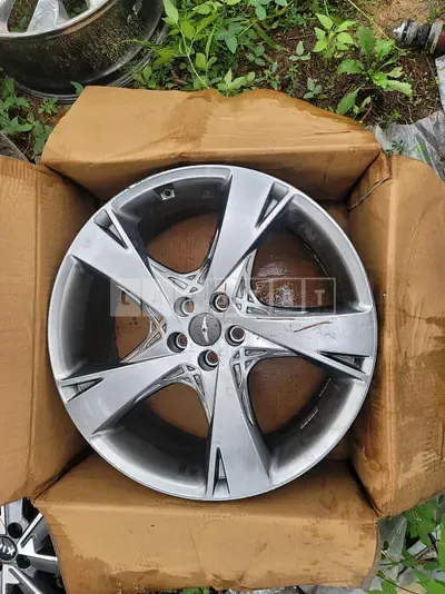 Photo 1 of 2: 2020 Genesis Wheel /GV80 Wheel, VIN KMTHA81BDLU014943 — Korean insurance auction