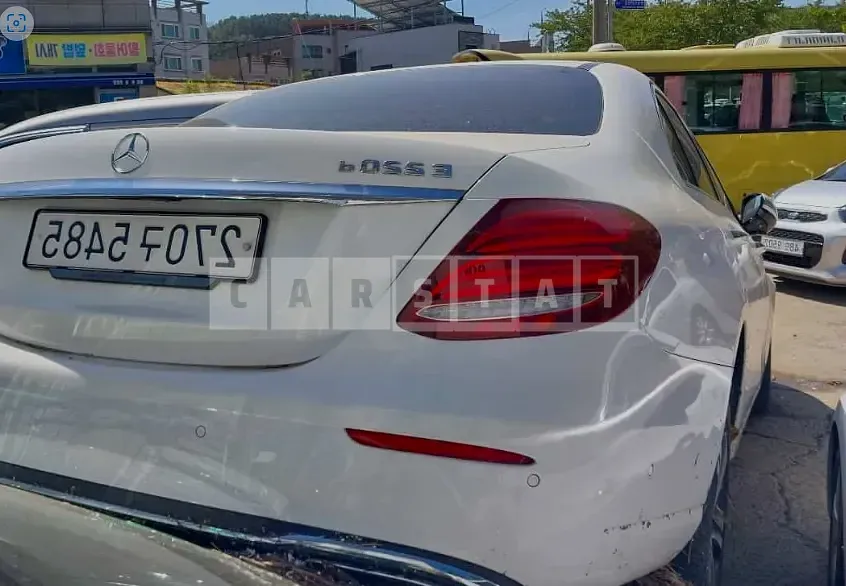 Photo 2 of 9: 2019 Mercedes-Benz E220 d, VIN WDDZF0EB2KA692166 — Korean insurance auction