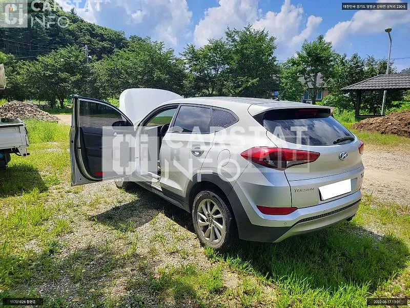 Photo 2 of 12: 2017 Hyundai Tucson, VIN KMHJ281ADHU476974 — Korean insurance auction