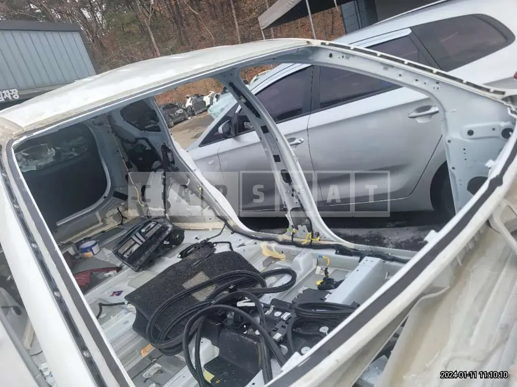 Photo 2 of 20: 2021 Hyundai Santa Fe, VIN KMHS281HGMU327223 — Korean insurance auction