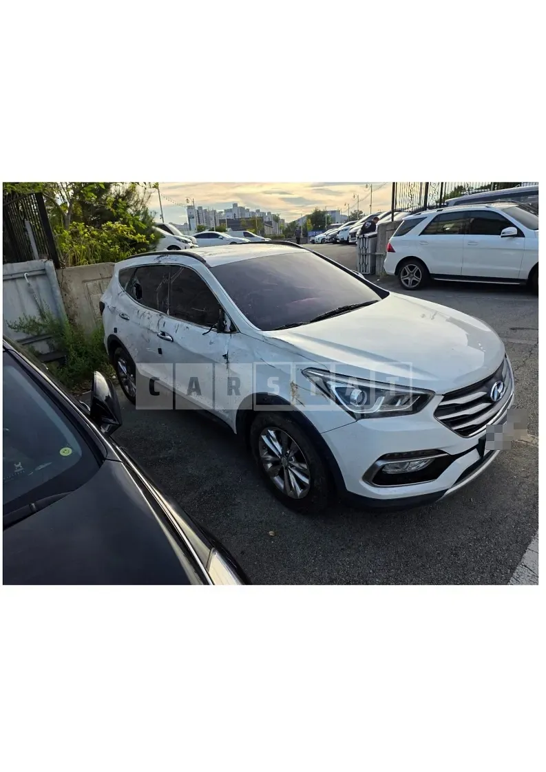 Photo 2 of 6: 2016 Hyundai Santa Fe DM — Korean insurance auction