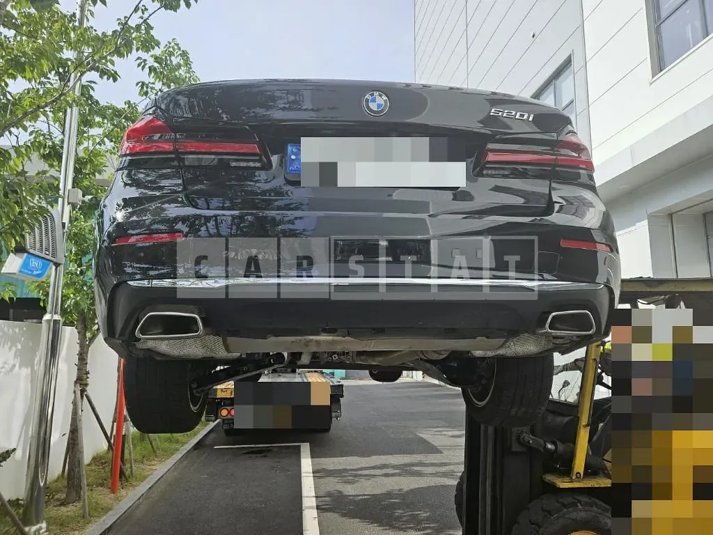 Photo 2 of 32: 2022 BMW 520i, VIN WBA11BH04NWX83309 — Korean insurance auction