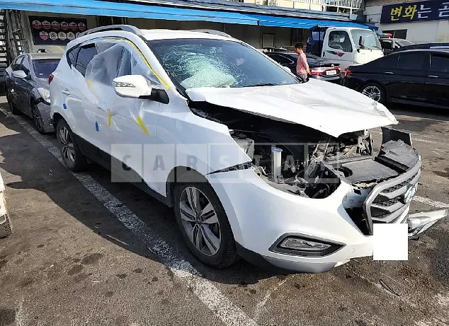 Photo 2 of 15: 2015 Hyundai Tucson, VIN KMHJT81VBFU986557 — Korean insurance auction