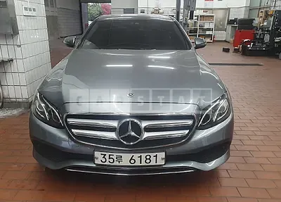 Photo 1 of 26: 2019 Mercedes-Benz E 300, VIN WDDZF4JB5KA644738 — Korean insurance auction