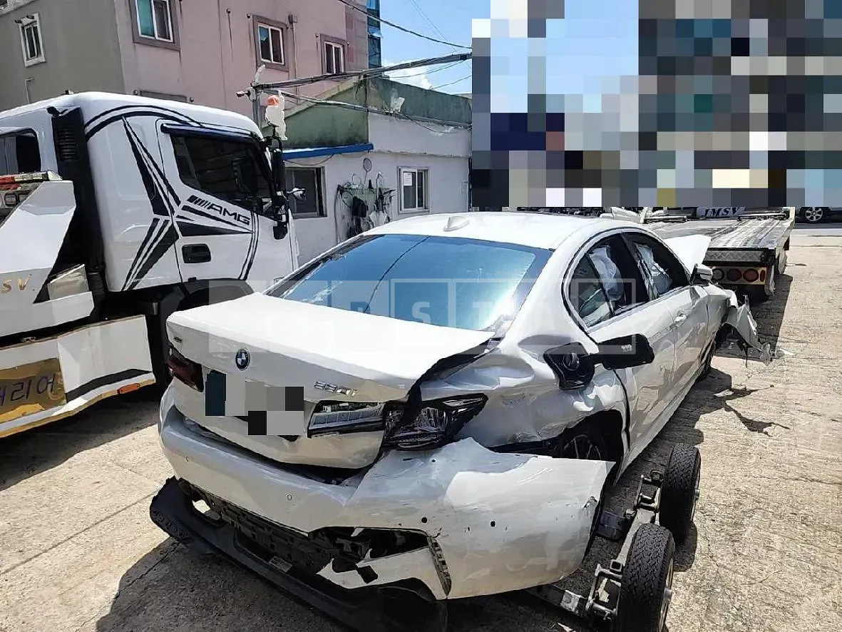 Photo 2 of 17: 2022 BMW 530i xDrive, VIN WBA31BJ00NCK14364 — Korean insurance auction