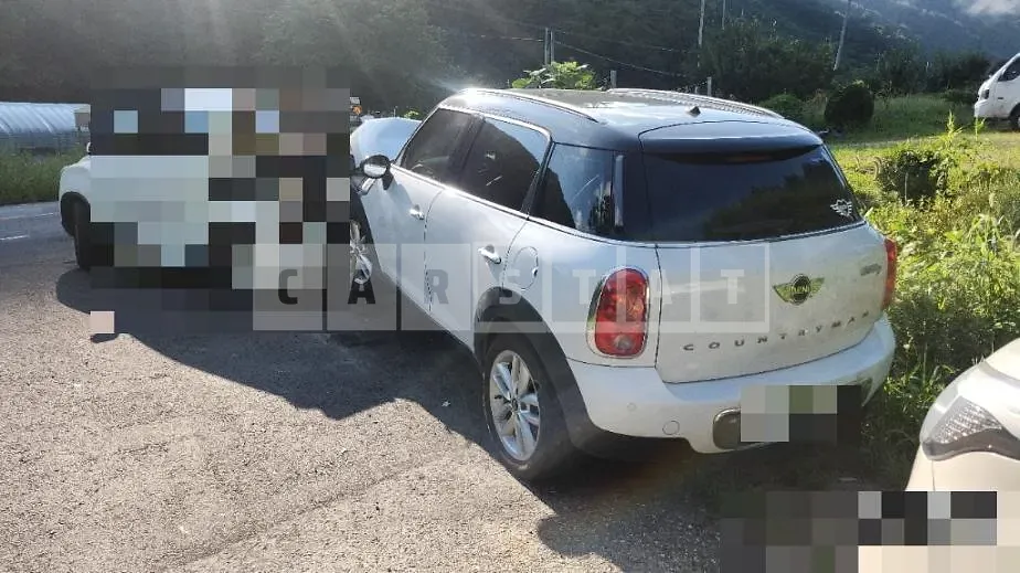 Photo 2 of 10: 2014 MINI Cooper D Country Man — Korean insurance auction