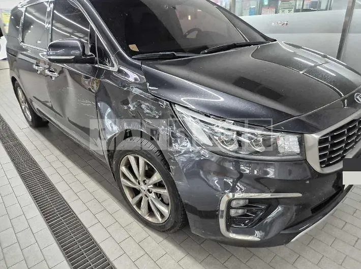 Photo 2 of 8: 2018 Kia Carnival Limousine, VIN KNAMB81ABKS460419 — Korean insurance auction