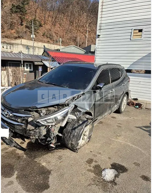 Photo 2 of 13: 2018 Hyundai Santa Fe — Korean insurance auction