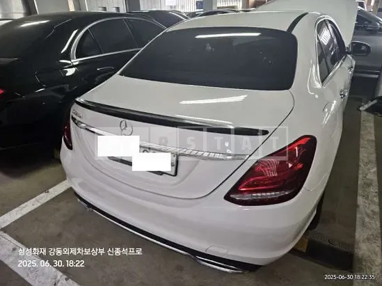 Photo 2 of 32: 2018 Mercedes-Benz C 220d — Korean insurance auction