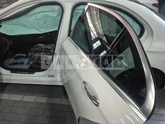 Photo 2 of 30: 2017 Mercedes-Benz E220d — Korean insurance auction