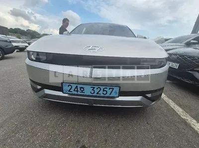 Photo 1 of 15: 2022 Hyundai IONIQ 5 — Korean insurance auction