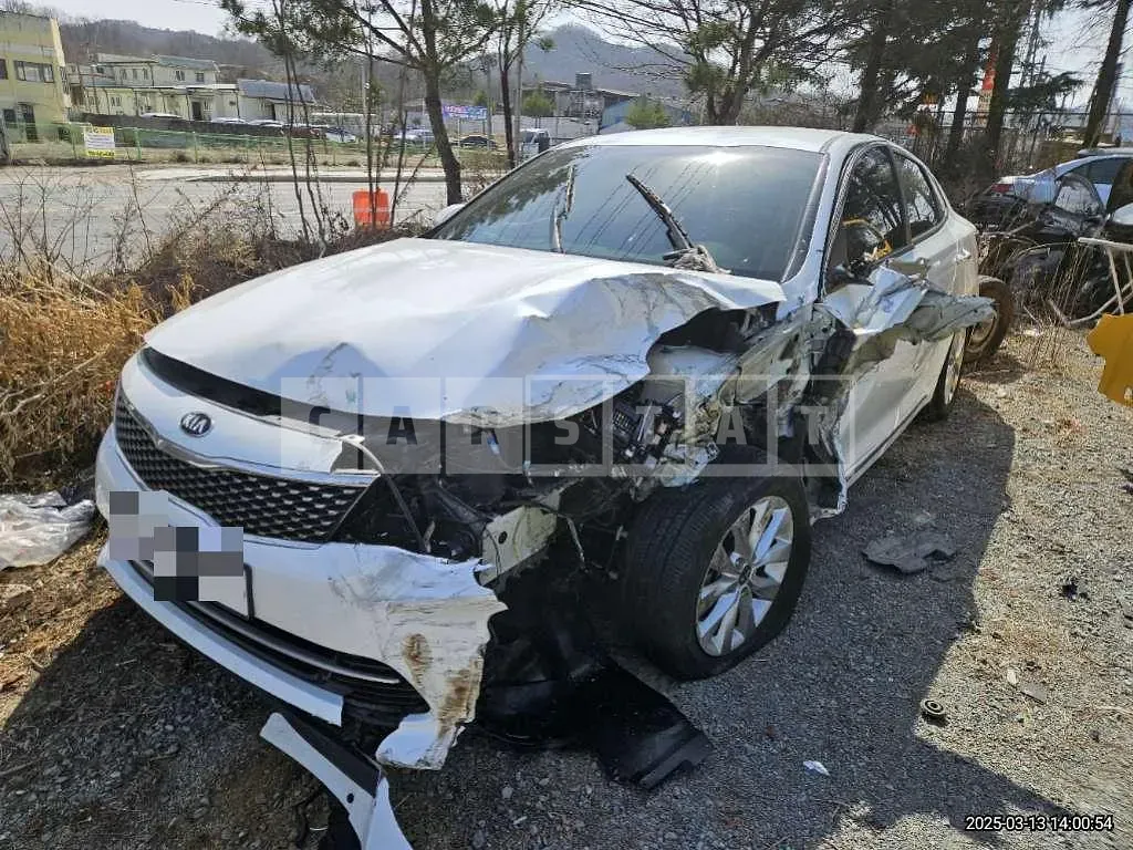 Photo 2 of 14: 2016 Kia K5 2.0 — Korean insurance auction
