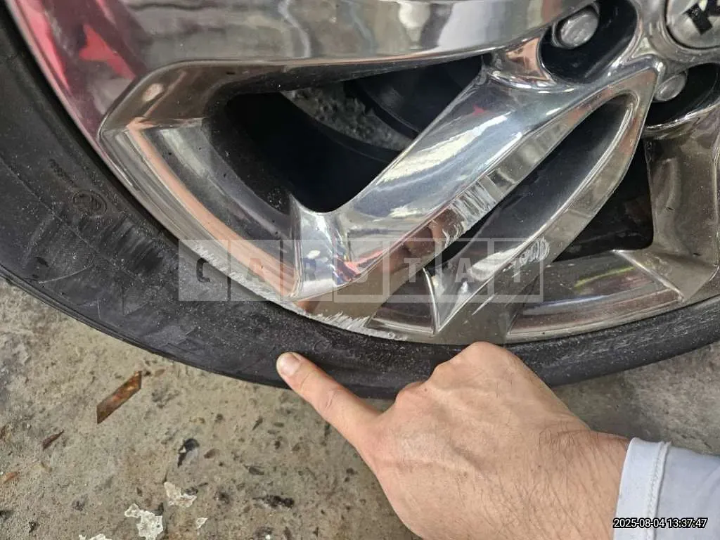 Photo 2 of 3: 2018 Kia (parts) Carnival Wheel — Korean insurance auction