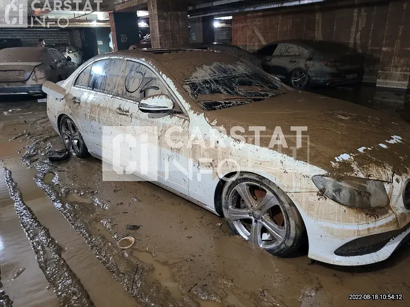 Photo 2 of 3: 2016 Mercedes-Benz Substance E200 — Korean insurance auction