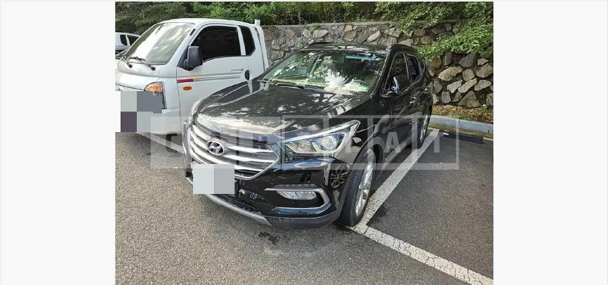 Photo 2 of 9: 2017 Hyundai Santa Fe DM — Korean insurance auction