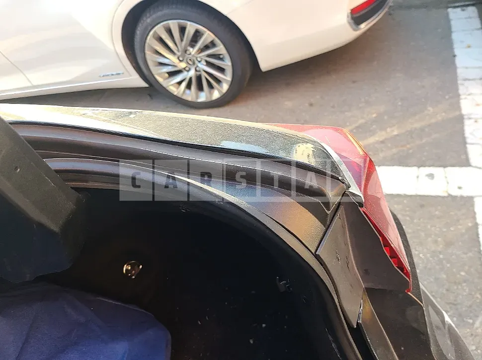 Photo 2 of 17: 2020 Lexus ES300h, VIN JTHB21B19L2107151 — Korean insurance auction