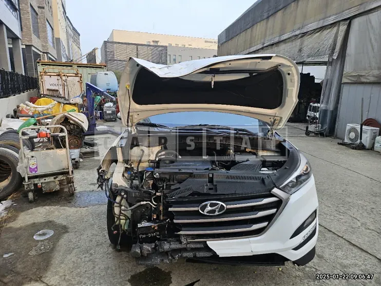 Photo 2 of 17: 2015 Hyundai Tucson 1.7 — Korean insurance auction