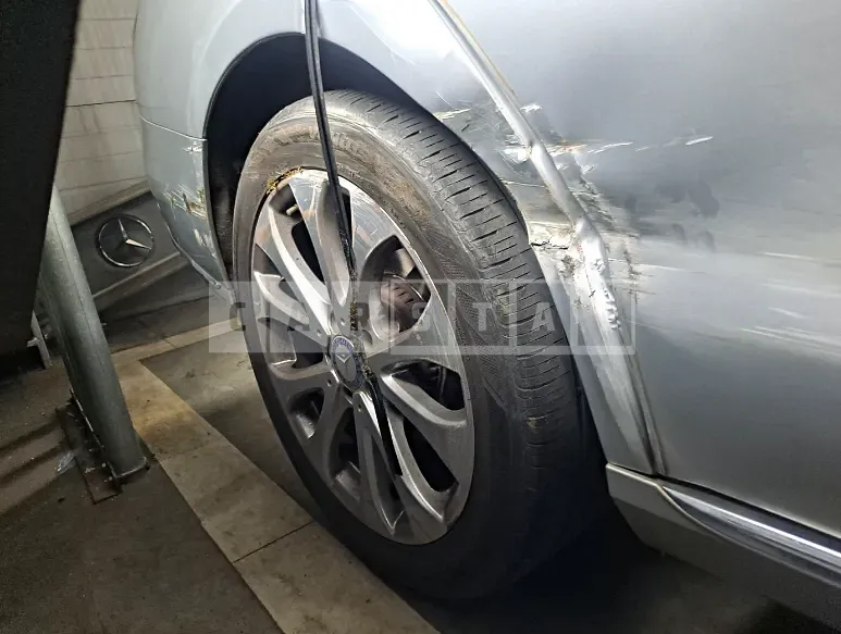 Photo 2 of 29: 2017 Mercedes-Benz E220d, VIN WDDZF0EB4HA072072 — Korean insurance auction