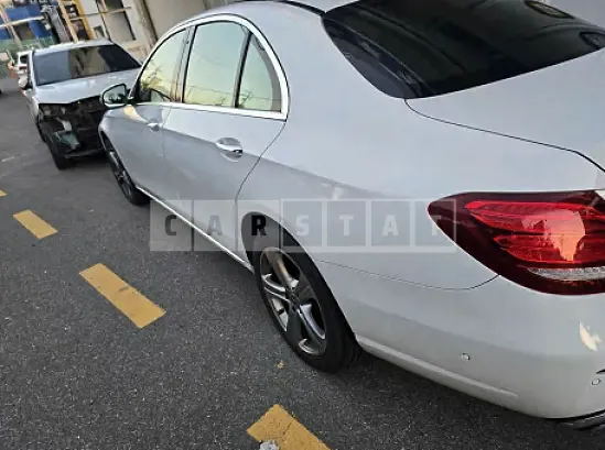 Photo 2 of 21: 2017 Mercedes-Benz E220d 4Matic — Korean insurance auction