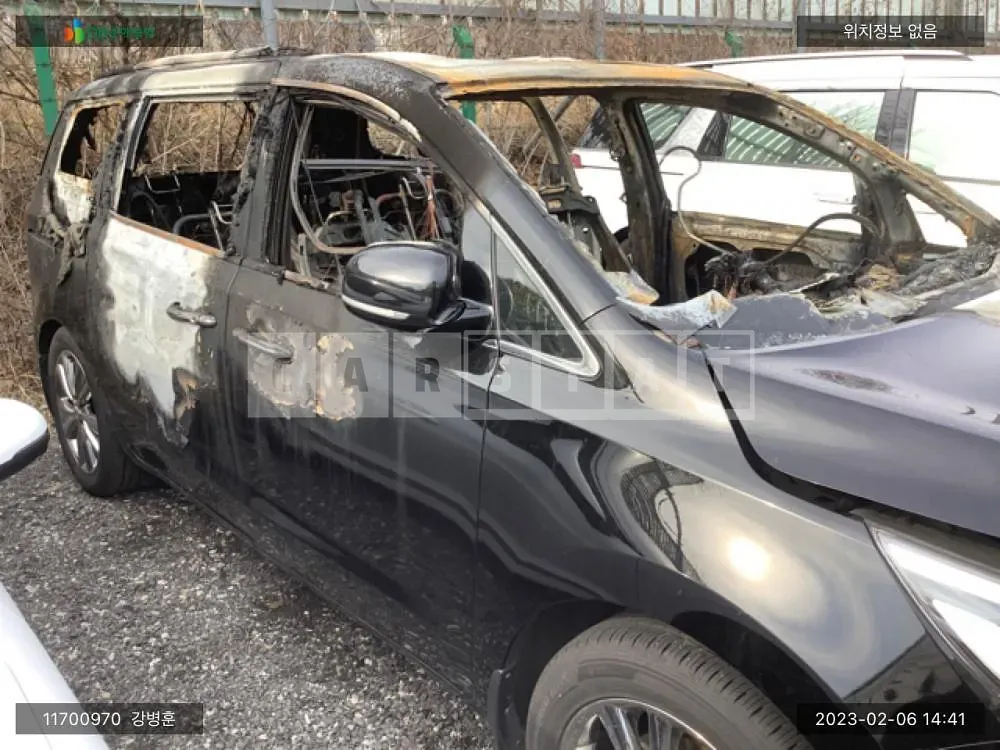 Photo 2 of 19: 2018 Kia Carnival, VIN KNAMB81ABKS474277 — Korean insurance auction