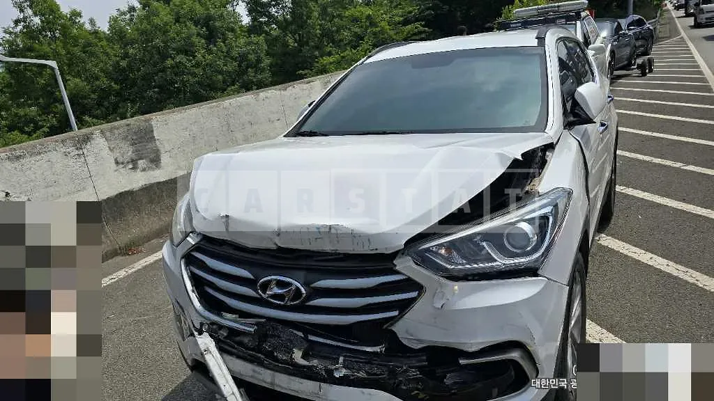 Photo 2 of 11: 2016 Hyundai Santa Fe DM (4WD) — Korean insurance auction