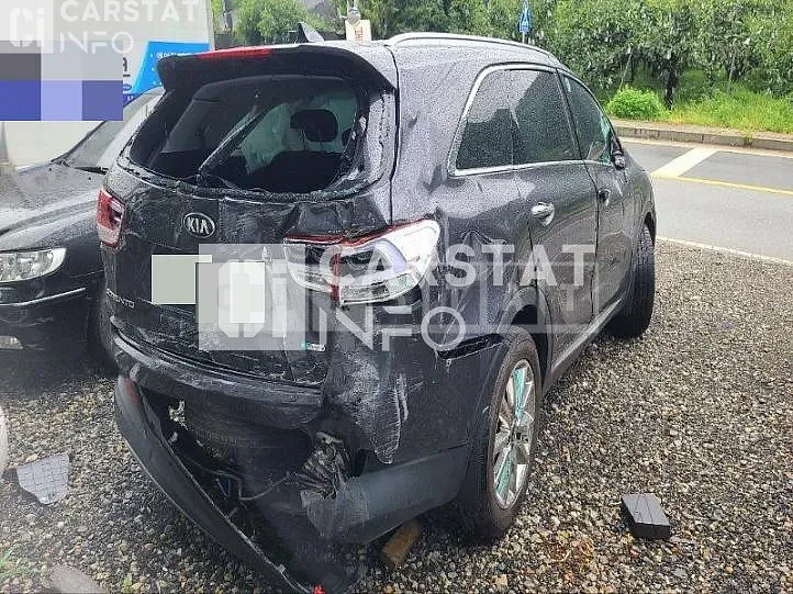 Photo 2 of 8: 2016 Kia Sorento, VIN KNAPH81ABGA192907 — Korean insurance auction