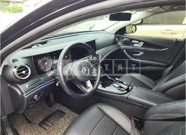 Photo 2 of 18: 2017 Mercedes-Benz E220 d 4Matic — Korean insurance auction