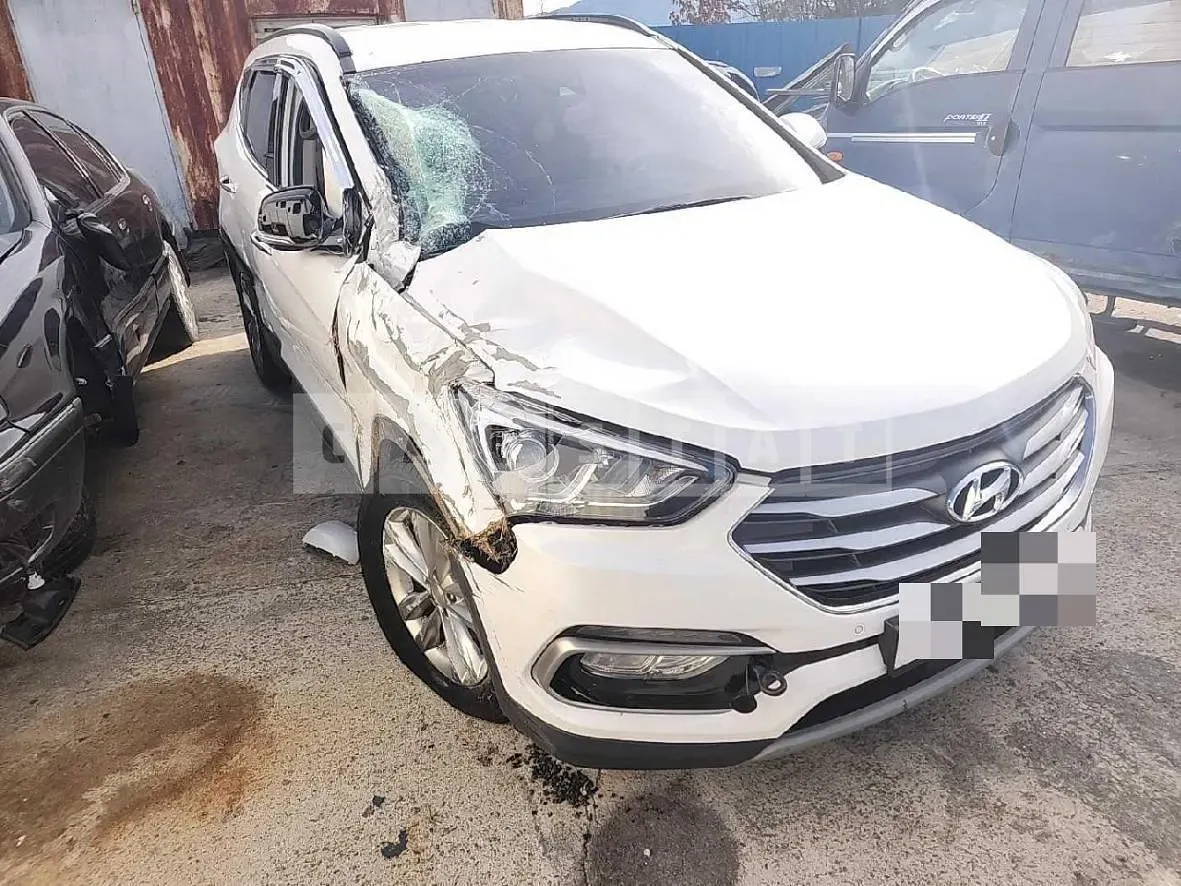 Photo 2 of 20: 2017 Hyundai Santa Fe DM, VIN KMHSW81UBJU801350 — Korean insurance auction