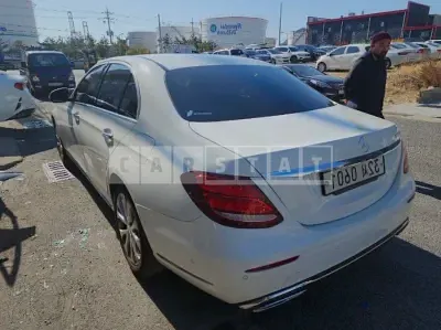 Photo 1 of 9: 2017 Mercedes-Benz E220 d, VIN WDDZF0EB0HA037691 — Korean insurance auction