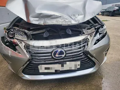 Photo 1 of 18: 2016 Lexus ES300h — Korean insurance auction