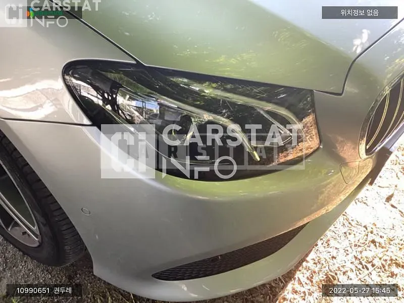 Photo 2 of 15: 2018 Mercedes-Benz E200, VIN WDDZF4CB4JA422915 — Korean insurance auction