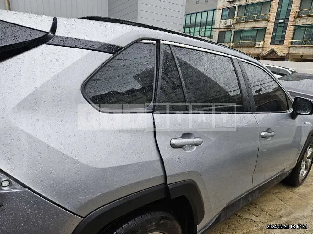Photo 2 of 26: 2021 Toyota RAV4 Hybrid, VIN JTMW2RFV9MD516738 — Korean insurance auction