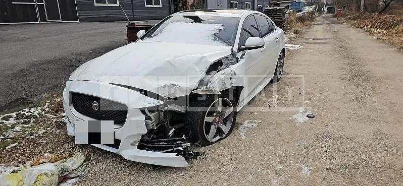 Photo 2 of 16: 2019 Jaguar XE 20d — Korean insurance auction