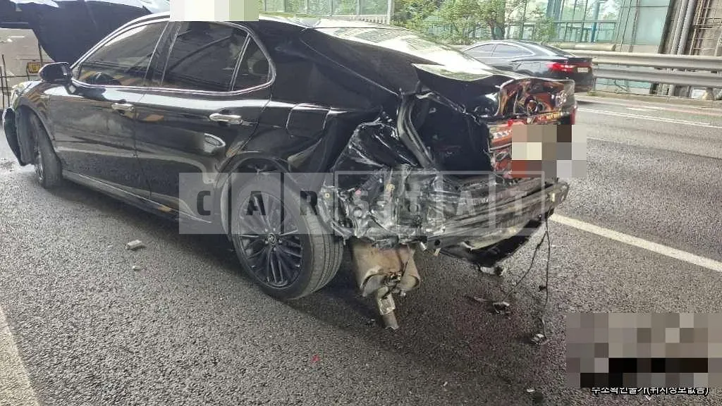 Photo 2 of 9: 2018 Toyota Camry Hybrid — Korean insurance auction