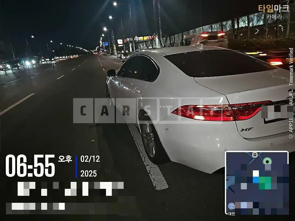 Photo 2 of 12: 2017 Jaguar XF 20d — Korean insurance auction