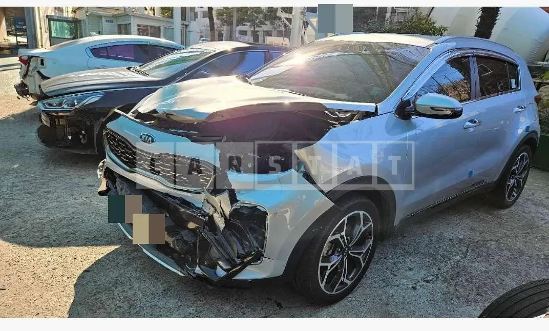 Photo 2 of 12: 2019 Kia Sportage 2.0 Gasoline — Korean insurance auction