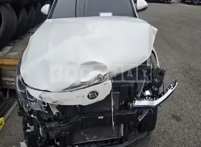 Photo 1 of 25: 2019 Kia K5 — Korean insurance auction