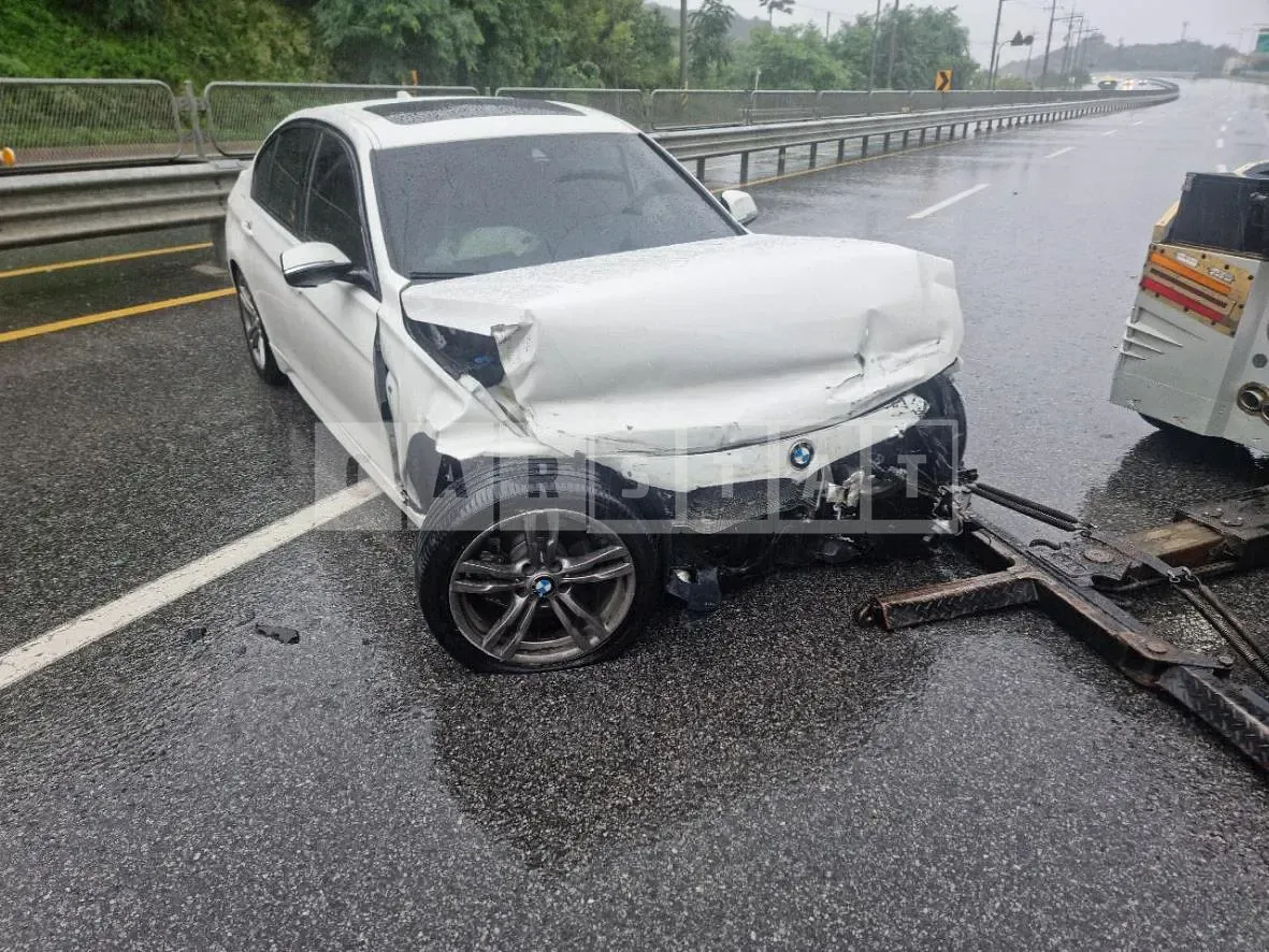 Photo 2 of 10: 2017 BMW 320d, VIN WBA8C5105JA074948 — Korean insurance auction