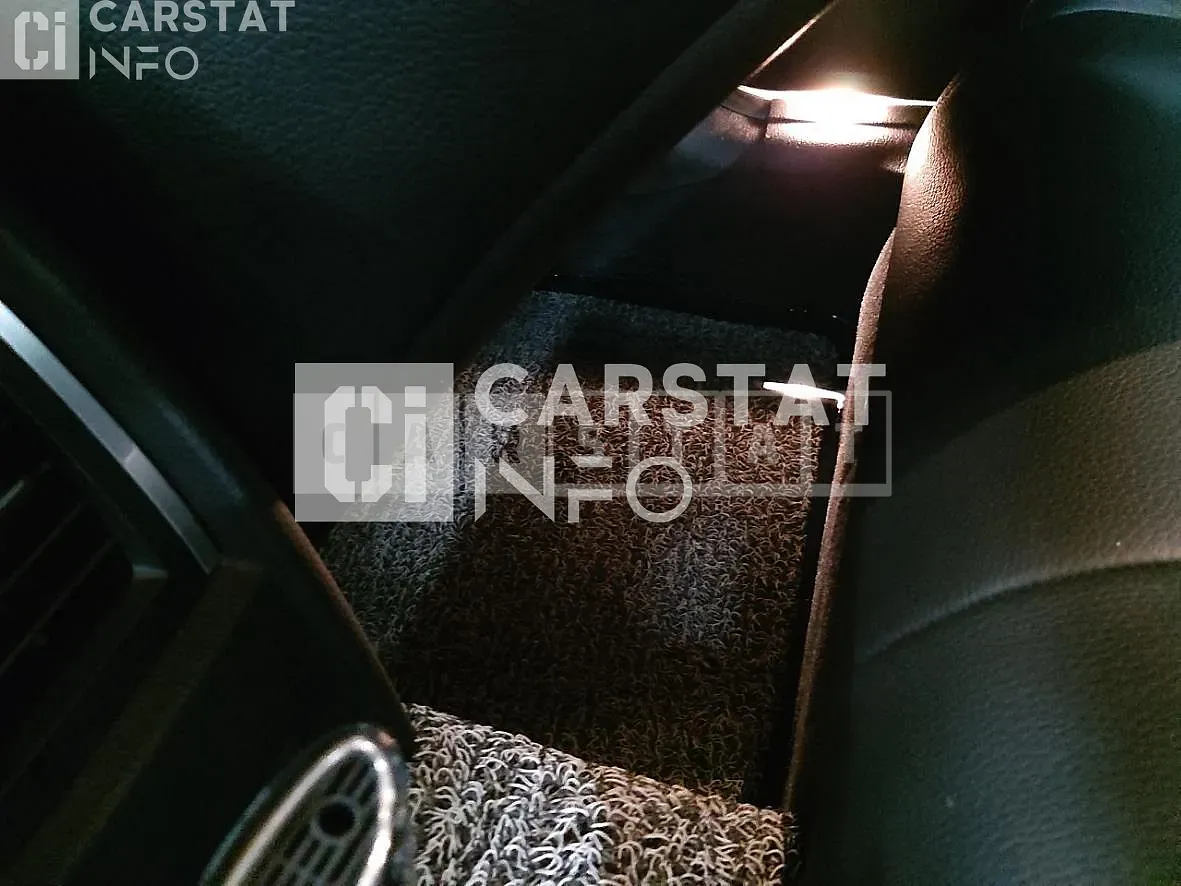 Photo 2 of 6: 2018 BMW 330i, VIN WBA8B9100JA539257 — Korean insurance auction
