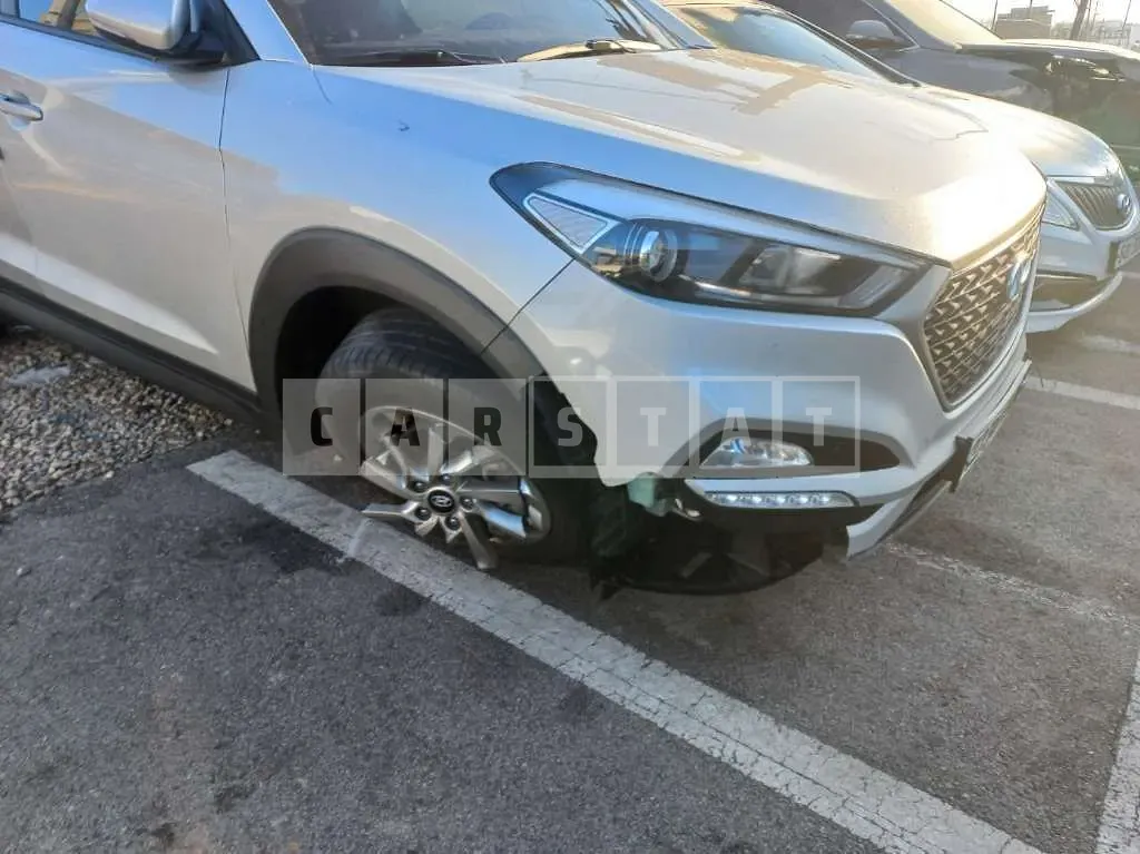 Photo 2 of 13: 2018 Hyundai Tucson — Korean insurance auction
