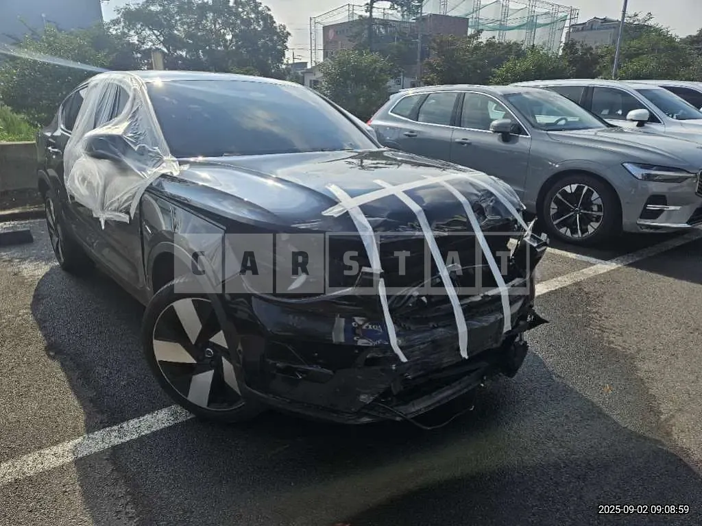 Photo 2 of 12: 2024 Volvo C40 Recharge Twin — Korean insurance auction